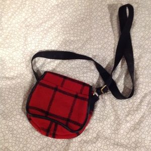 Tommy Hilfiger Bags - Tommy Hilfiger cross body red/black purse Tommy Hilfiger Bags - Tommy Hilfiger cross body red/black purse